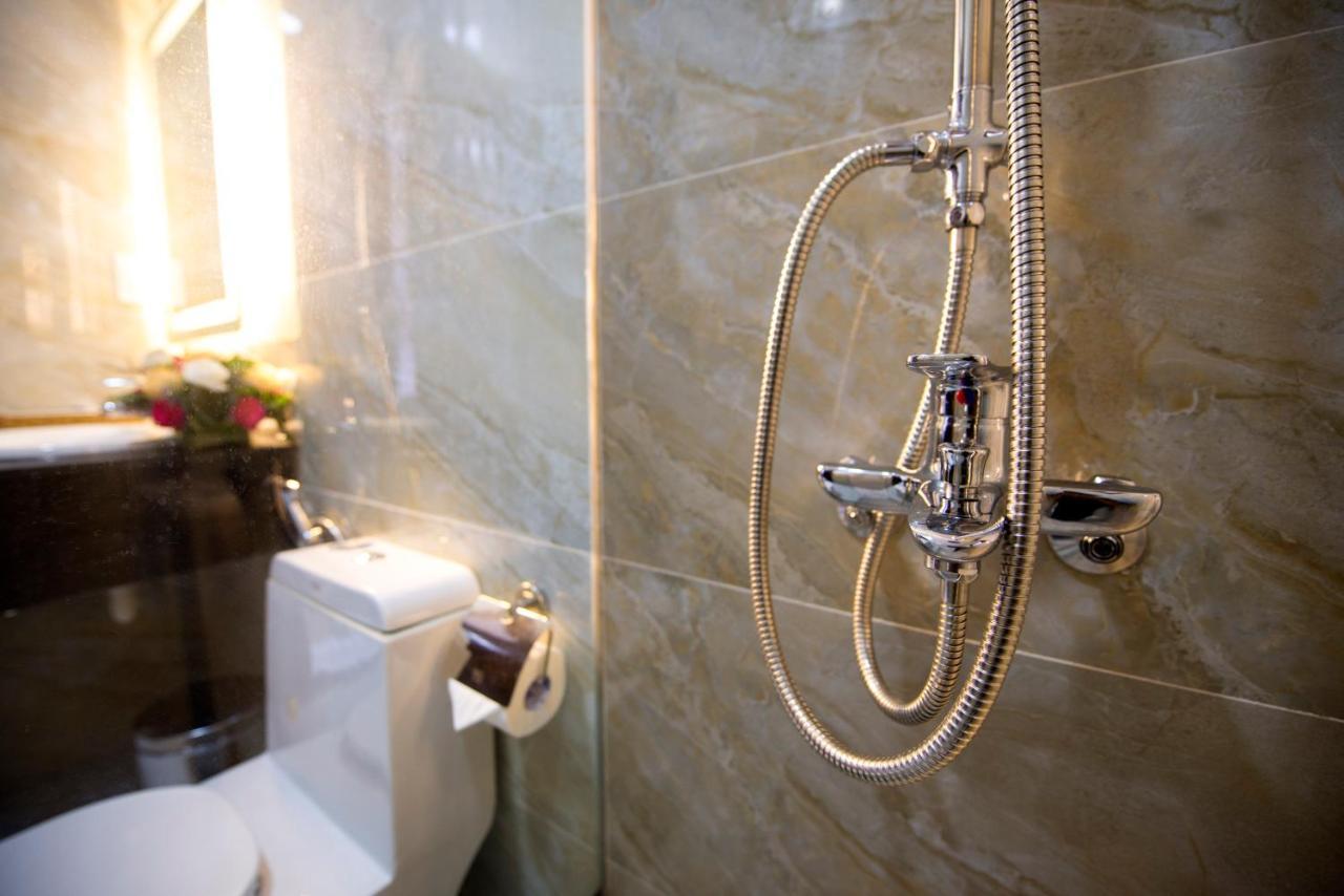 Dac Tin Luxury Hotel Туй Хоа Екстериор снимка