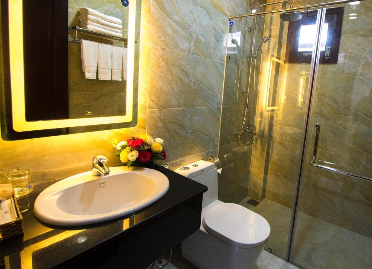 Dac Tin Luxury Hotel Туй Хоа Екстериор снимка